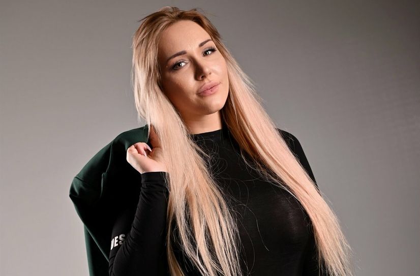 Sabrina Reiter alias "PS-Tussi" ist durch die TV-Serie Truckerbabes auf Kabel 1 bekannt geworden.