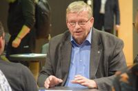 Stadtrat Heiner Schleppers im Gespräch mit Bürgern.