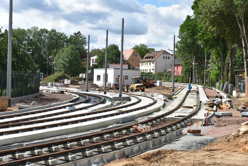 Der Neubau des Endpunktes Leutewitz erfordert jetzt Anpassungen auf der Warthaer Straße.