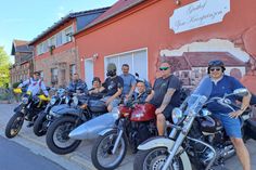 Posieren für ein Foto – das ließen sich die Jeßnigker Zweiradfahrer nicht lange bitten. Sie sind bei der Ausfahrt am kommenden Samstag auf jeden Fall mit dabei.