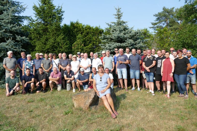 Monika Hanke im Kreis ihrer Mitarbeiter beim diesjährigen Treffen.
