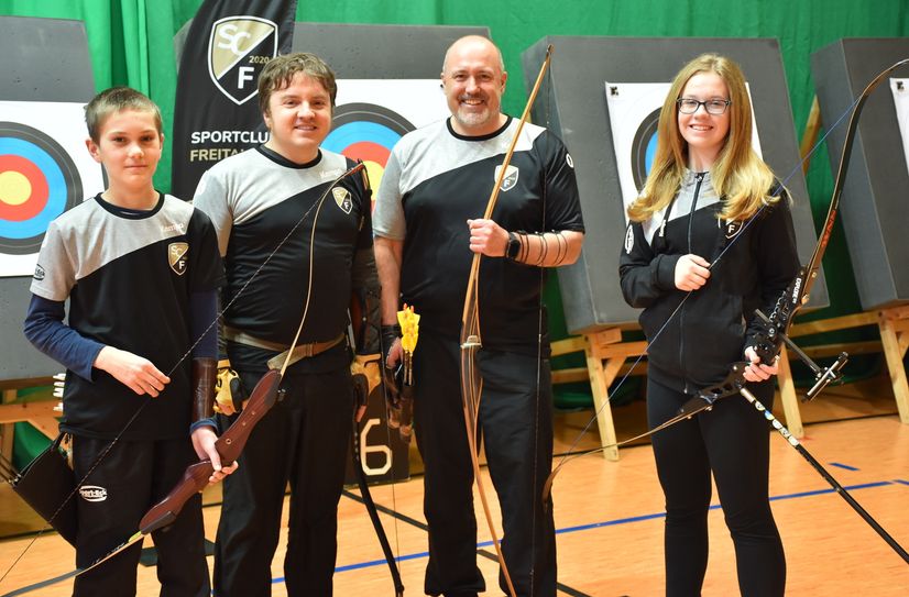 Jonas Falz (mU15 – Jagdbogen), David Jacobasch (Herren – Komposit), Marko Weiske (mÜ50 Jagdbogen / Langbogen) und Lina Riedl (wU15 – Recurve).
