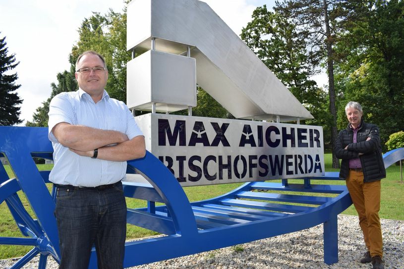 Bischofswerda und Max Aicher - das gehört einfach zusammen. Der Geschäftsführer Jörg-Henrik Pehse (links) und der Prokurist Ulf Mildner freuen sich auf viele interessierte Besucher im Gewerbepark am Drebnitzer Weg. Vorbeischauen lohnt sich. Foto: spa