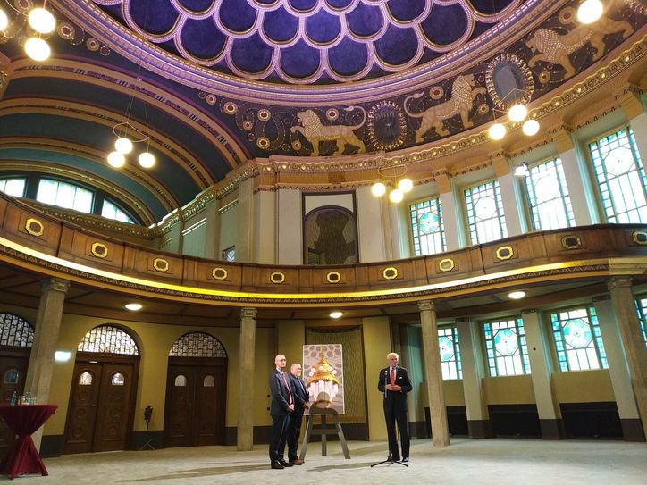 Michael Bräuer, Vorstandsvorsitzender der Stiftung der Sparkasse Oberlausitz-Niederschlesien, Oberbürgermeister Siegfried Deinege und Friedrich-Wilhelm von Rauch, Geschäftsführer der Ostdeutschen Sparkassenstiftung bei der Übergabe der Förderzusage am 10. Juli. Foto: Stadt Görlitz