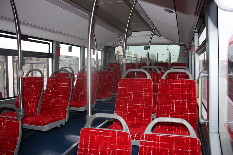 Auch innen wurden die Fahrzeuge umfassend erneuert. Foto: Cottbusverkehr