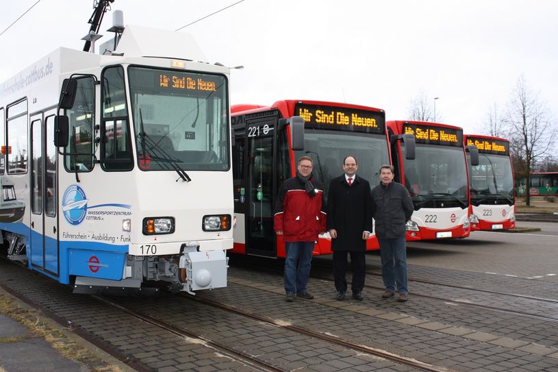 Von links: Tim Krings, Geschäftsbereichsleiter Verkehr, Ralf Thalmann, Geschäftsführer von Cottbusverkehr und Hans-Jürgen Krüger, Geschäftsbereichsleiter Technik. Foto: Cottbusverkehr