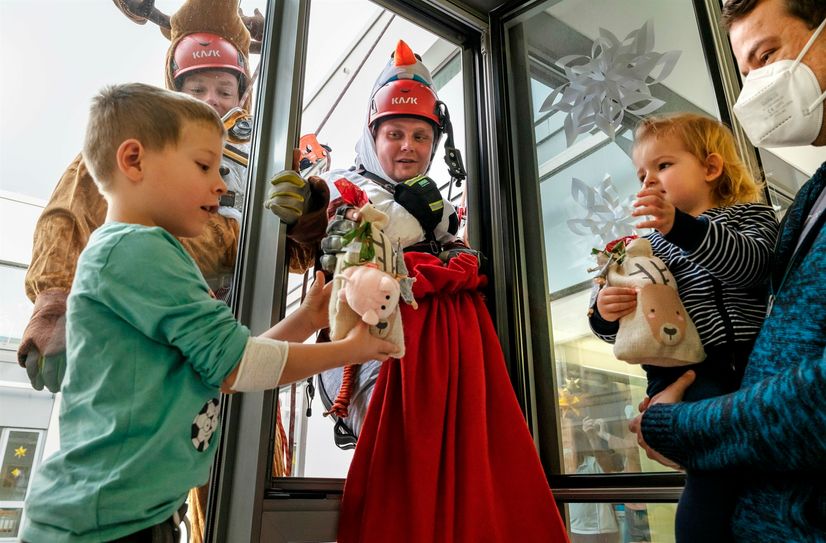 Feuerwehr als Elsa, Anna, Olaf und Co. im Einsatz.
