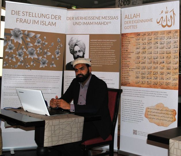 Imran Ahmad (28) von der Ahmadiyya Gemeinde in Dresden beim Pressetermin in Meißen. Foto: Eckardt