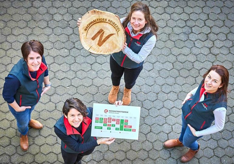Nachhaltigkeitsmanagerin Luisa Adlkofer (unten) und das Organisationsteam der Nachhaltigkeitswoche: Sabine Schulz (l.), Maria Miersch (r.) und Ina Kische (oben).