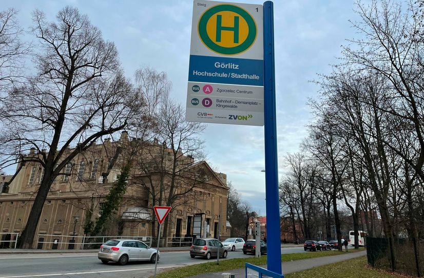 Die Haltestelle in der Brückenstraße wurde in die Straße »Am Stadtpark« verlegt.