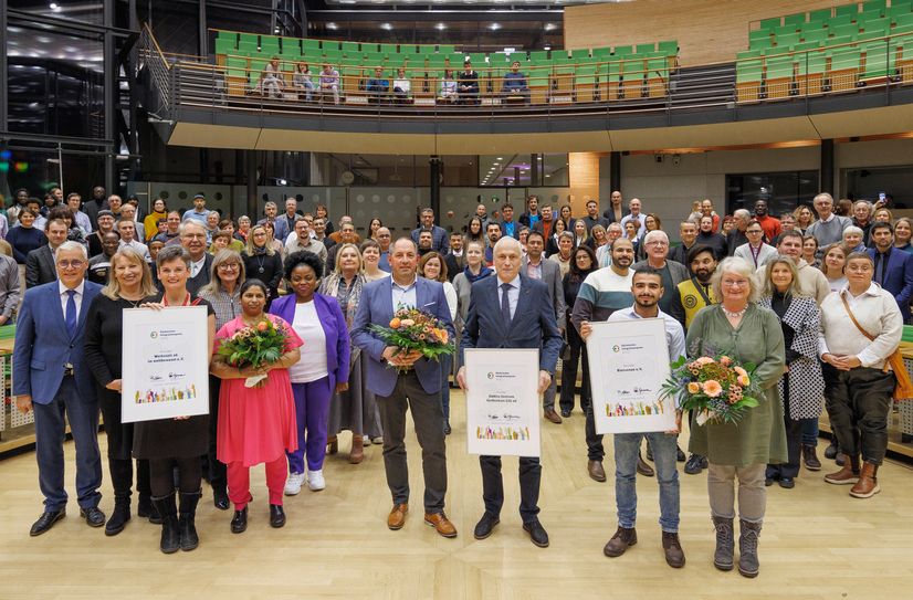 Gruppenfoto mit den Preisträgern des Sächsischen Integrationspreises 2023