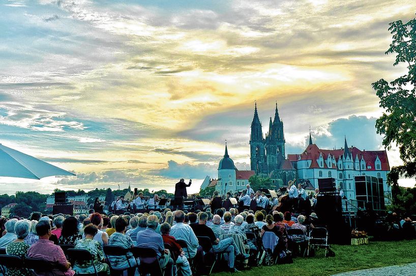 Die Elbland Philharmonie Sachsen »erzählt« auf dem Crassoberg Meißen von Feen und anderen Zauberwesen.