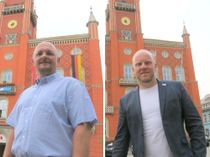 Beide wollen als Oberbürgermeister ins Rathaus von Kamenz einziehen und kandidieren zur OB-Wahl: Stefan Seibt (l.) und Michael Preuß (r.).