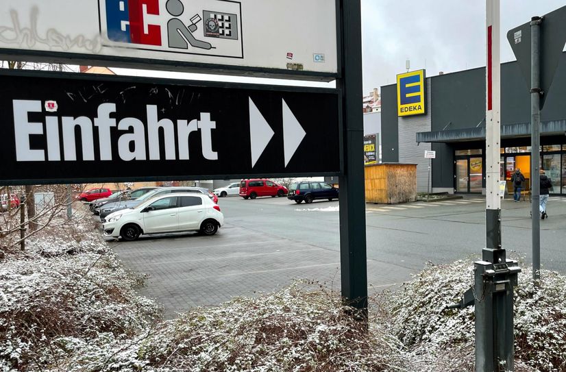 Der Markt auf der Dresdener Straße wird vorerst von der Edeka-Gruppe in Eigenregie betrieben. Foto: T. Keil