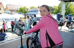 Jede Menge Kilometer (87,61, damit gut 50 Prozent der Gesamtleistung) legten allein die Kinder aufs sprichwörtliche Parkett. So wie Helena Kühn (10) aus Rückersdorf für ihre »Schlossgeister« vom Förderverein Schloss Doberlug.