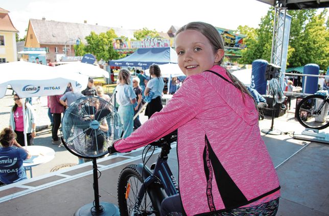 Jede Menge Kilometer (87,61, damit gut 50 Prozent der Gesamtleistung) legten allein die Kinder aufs sprichwörtliche Parkett. So wie Helena Kühn (10) aus Rückersdorf für ihre »Schlossgeister« vom Förderverein Schloss Doberlug.