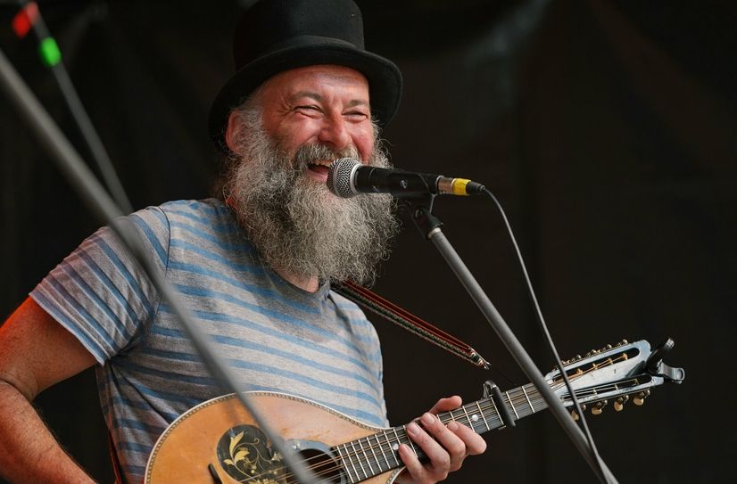 Tim "Doc Fritz" Liebert tritt zum Himmelfahrtskonzert live am Hohnsteiner Rathaus auf.