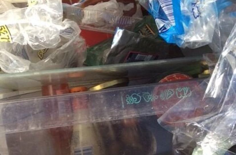 Ein komplett gefüllter Kühlschrank wurde in der Natur in Meißen entsorgt.
