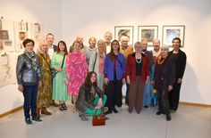 Die Teilnehmer der 15. Berufskunstausstellung des Landkreises Elbe-Elster mit Landrat Christian Jaschinski (3.v.l.) bei der Eröffnung am 25. Mai im Atelierhof Werenzhain.