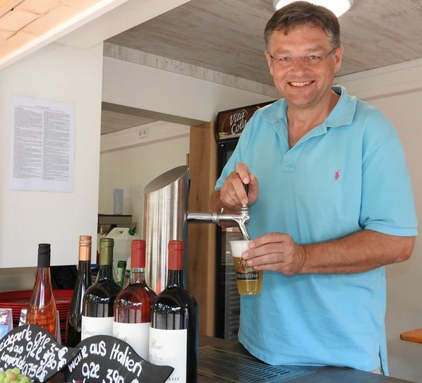 Holger Zastrow ist seit 1. April Eigentümer der Hofewiese. Zu Pfingsten öffnete er zunächst den Biergarten.