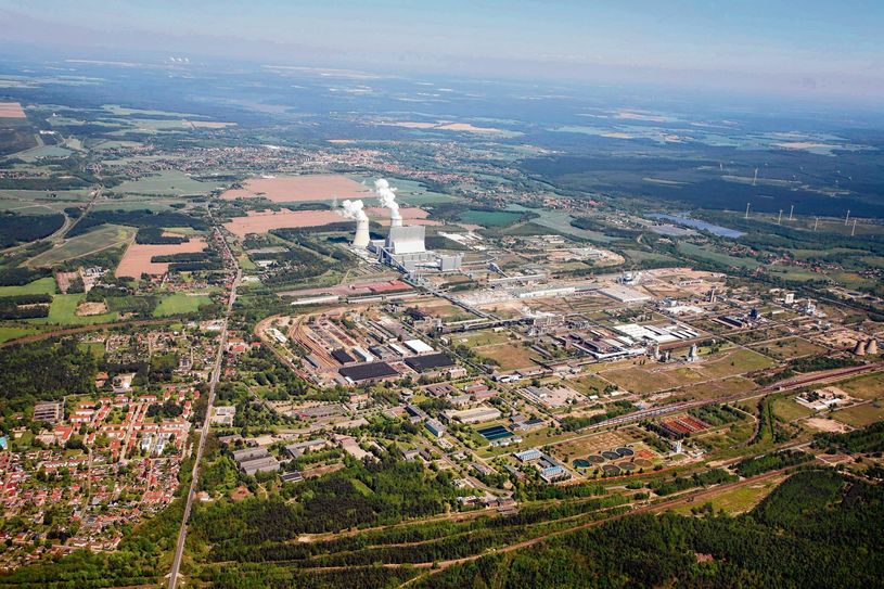 Blick auf den Industriepark Schwarze Pumpe. Am 30. November informiert sich hier eine Delegation aus China darüber, wie Abwasseraufbereitung funktioniert. Foto: Archiv/Rauhut