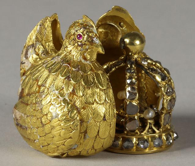 ... sowie eine Krone, die sich in einen Ring verwandeln lässt