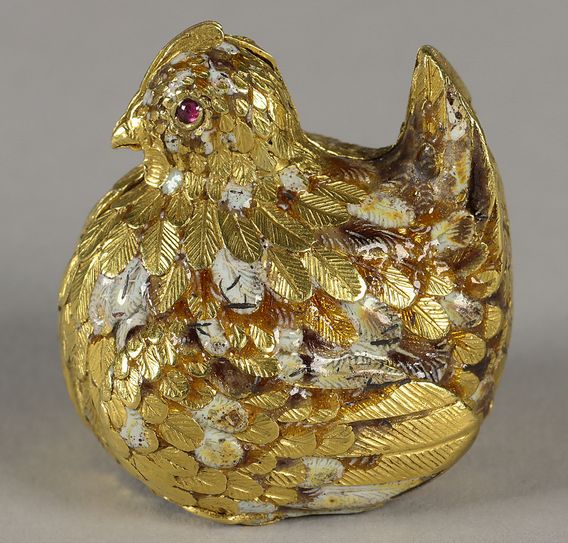 Im Goldenen Ei steckt diese Henne