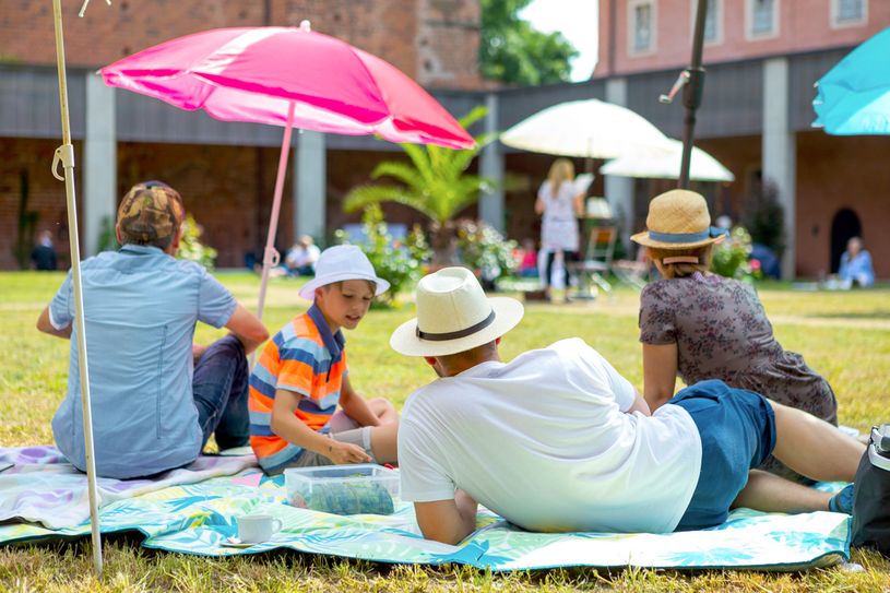 Picknickgesellschaft in Mühlberg. Foto: Andreas Franke