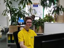 Enzo Dietrich macht eine Ausbildung zum Kaufmann für Groß- & Außenhandel im Holz-Zentrum Theile. Fotos: Müller