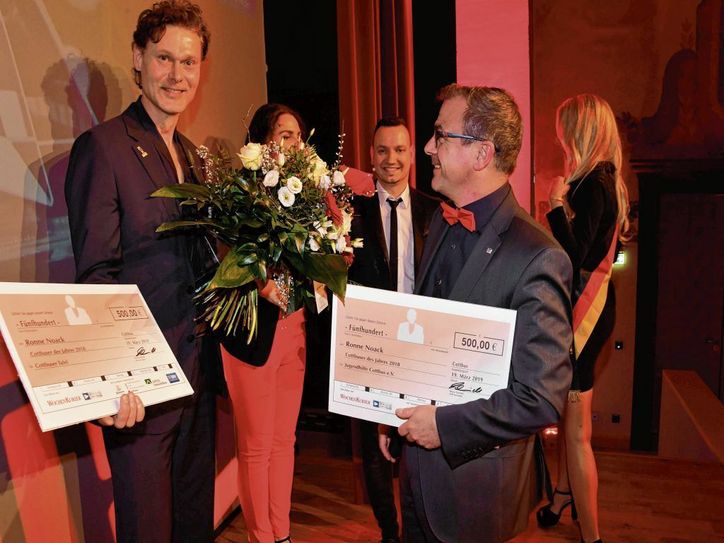 Der Theaterpädagoge und als Postkutscher bekannte Ronne Noack wurde »Cottbuser des Jahres 2018«. Geehrt wurde er für das Projekt »Tafel macht Kultur«, welches kulturelle Erlebnisse für Kinder aus sozial schwächeren Verhältnissen ermöglicht. Über das Preisgeld freuten sich damals die Cottbuser Tafel und die Jugendhilfe Cottbus. Foto: Michael Helbig