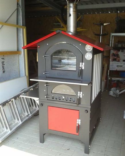 Der neue Backofen in voller Schönheit.  Fotos: Verein