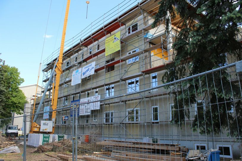 Vom Richtfest bis zur Fertigstellung ist noch viel zu tun. Ende des Jahres sollen die Arbeiten abgeschlossen sein. Foto: T. Keil