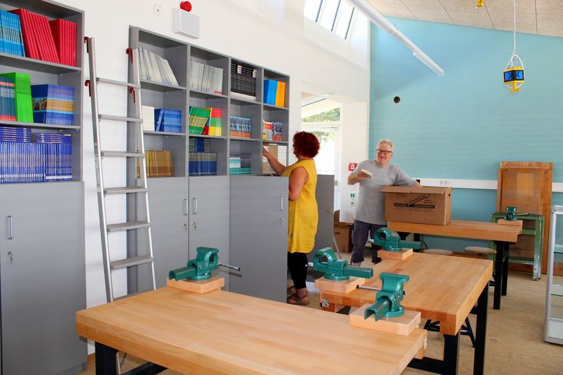 Die neue Oberschule ist nicht nur modern eingerichtet. Sie hat neben Fachkabinetten und interaktiven Tafeln auch viele schöne historische Details wie Wandbilder von Kurt Heinz Sieger. Fotos: Silke Richter