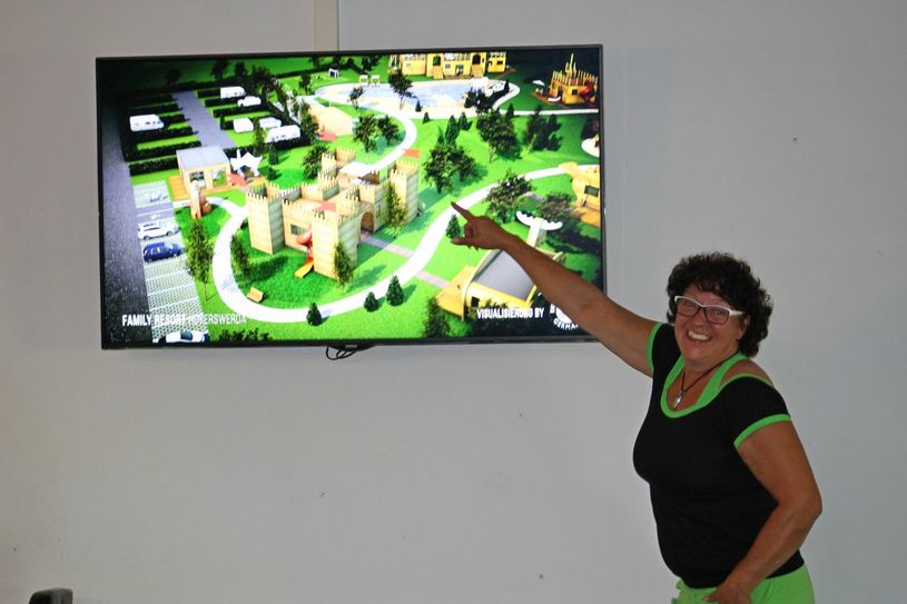 Andrea Hartkopf stellt ihre neuen Pläne für das Urlaubsresort vor. Foto: Silke Richter