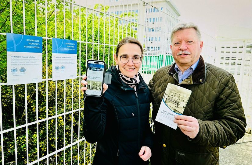 Pressesprecherin Daniela Bollmann und OB Bert Wendsche stellen den neuen Audioguide vor.