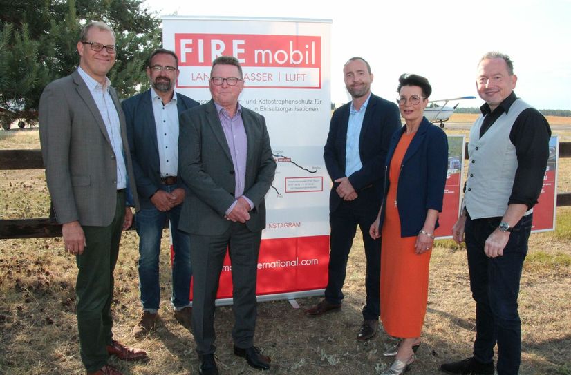 Bürgermeisterin Birgit Zuchold findet engagierte Partner für die Wirtschaftsentwicklung von Welzow unter anderem in Tim Kahlen (Leag), Frank Steckling (Flugplatzbetriebsgesellschaft), Heiko Jahn (Wirtschaftsregion Lausitz), Sven Tischer (Staatskanzlei) und Marco Bayer (Leag) v.l.n.r.