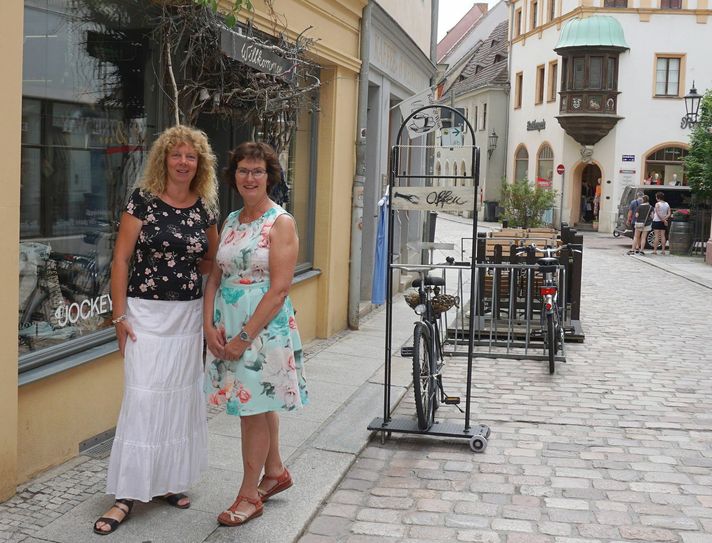 Mehr Frauenpower in der Innenstadt durch die beiden Citymanagerinnen Annett Wauer-Knobloch und Brigitte Lustik (v.l.). Foto: Stadt