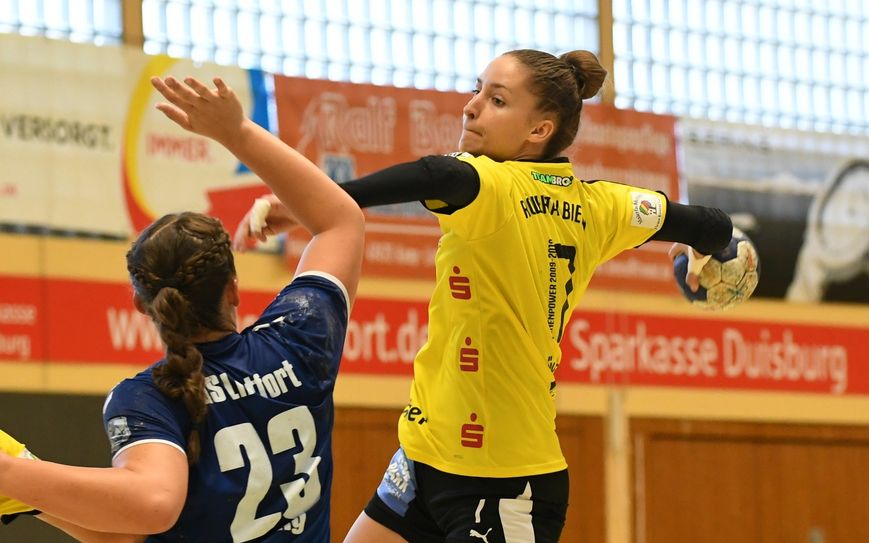 Saskia Nühse beim Sprungwurf. Foto: Stefan Michaelis