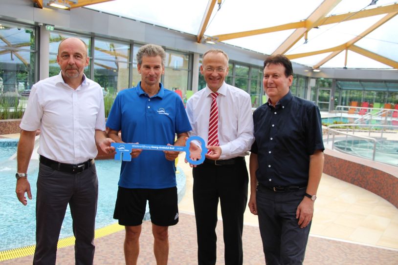 Bäderchef Matthias Waurick, Frank Weitschaft, Sportbürgermeister Dr. Peter Lames und Falco Hinz, Geschäftsführer der Bauplanung Bautzen (v.l.)