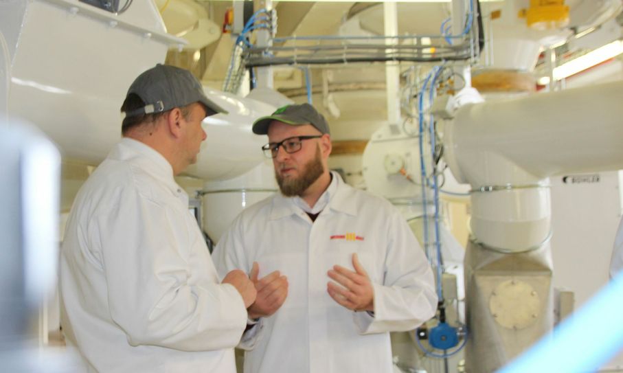 OB Dirk Hilbert (li) und Betriebsleiter Norman Krug.