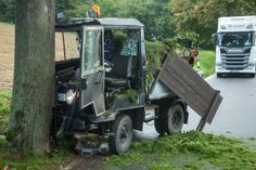 Zwischen Neukirch/Lausitz und Putzkau ist der Multicar-Fahrer verunfallt.