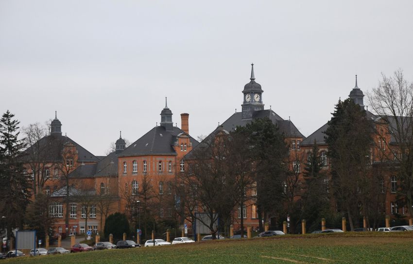 Im Landkreis sind seit diesem Jahr Krankenhausgeburten nur noch in Görlitz - hier im Bild das Klinikum - und in Zittau möglich.