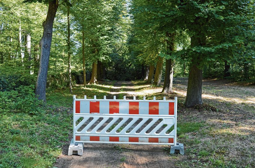 Absperrungen im Barockgarten Zabeltitz sind aus Sicherheitsgründen nötig.
