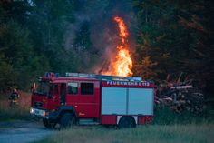 Meterhoch schlugen die Flammen in den Himmel.