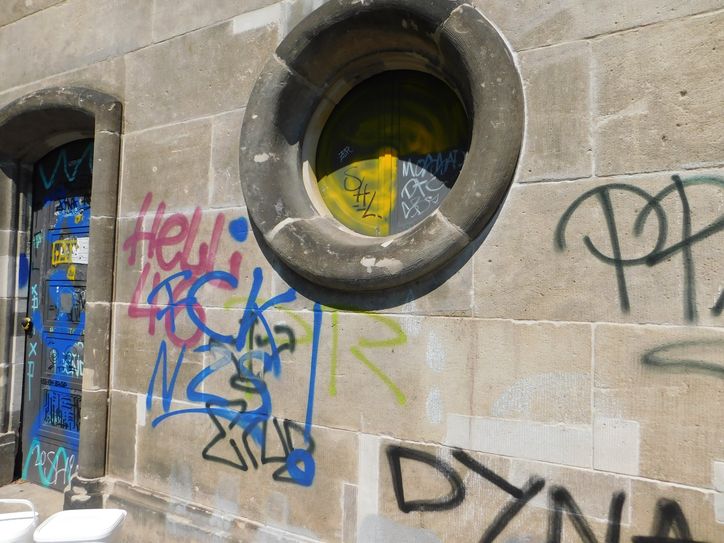 Schmierereien an der Dresdner Albertbrücke.