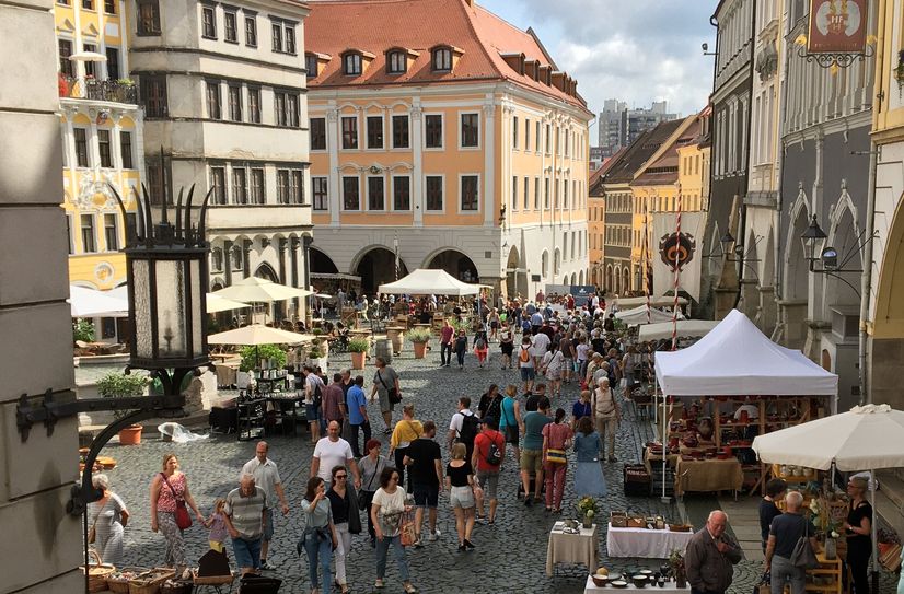 Blick auf den Untermarkt während des Schlesischen Tippelmarkts.