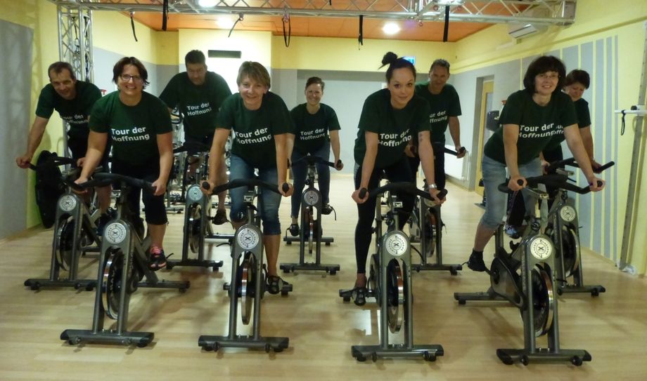Für jeden geradelten Kilometer spendet der Fitnessclub einen Cent. Foto: Fitnessclub