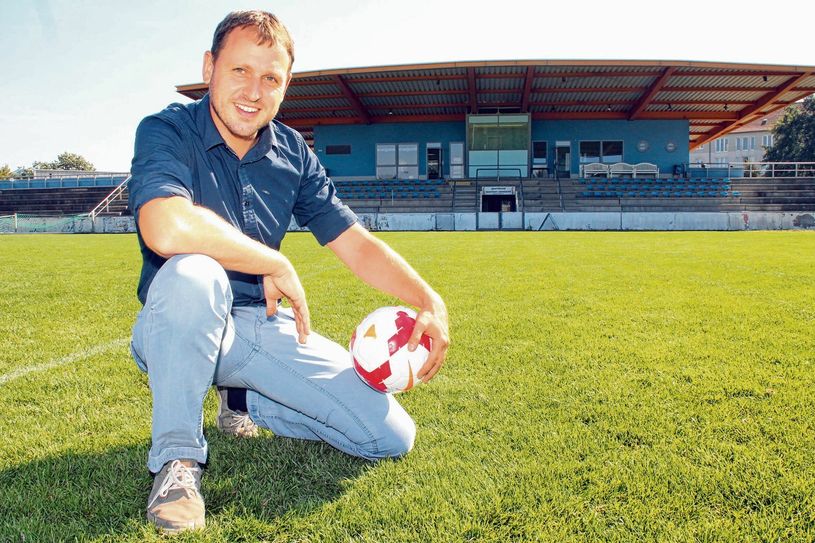 Es muss ja nicht der Fußball sein. Lars Bauer über seine Top 5 der Sportartenvielfalt: „Mir fällt da als erstes Crossminton ein. Eine Sportart die nicht jedem so geläufig ist. Zudem sind die Spielerinnen und Spieler aus dem MSV Bautzen 04 e.V. sehr erfolgreich auf Bundesebene und Vorreiter für diese Sportart in unserer Region. Modellflugsport, Kitesurfen, Bogenschießen, aber auch der Motorsport sind Sportarten, die wir in unseren Regionen finden  und die durchaus auch sehr erfolgreich sind.“