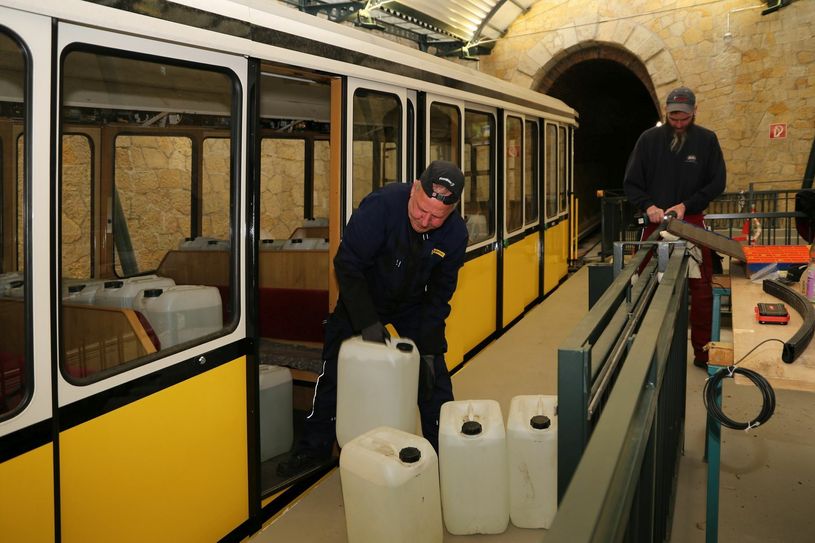 Die Fotos stammen von der Rekonstruktion der Dresdner Standseilbahn (Juni 2020 bis Juni 2021) Bild 1: Härtetest Quelle: DVB AG Dresden