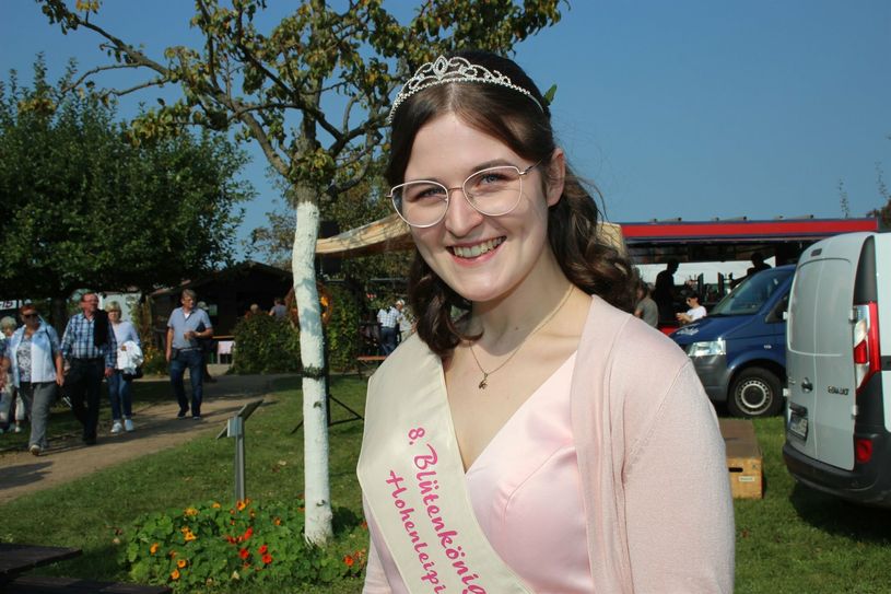 Blütenkönigin Paula Marie Krausch aus Hohenleipisch.